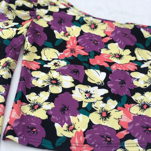 Flowers beautiful blouse - Picture 2 of 2